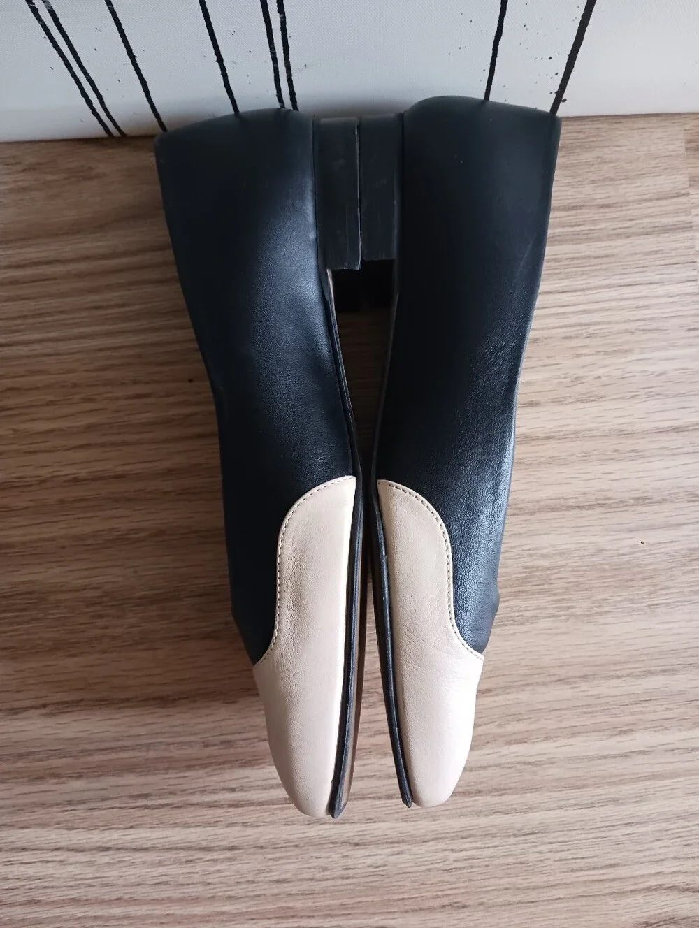 ALOHAS Classic Two-Tone Leather Ballet Flats - Black & Cream shoes Size 38